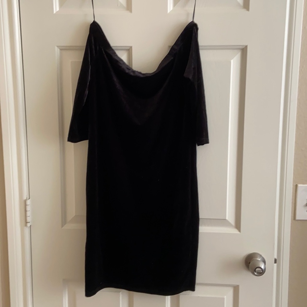 Black Suede off shoulder dress size: L